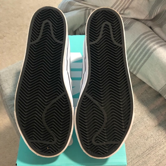 Nike slip on sneakers - Picture 3 of 5